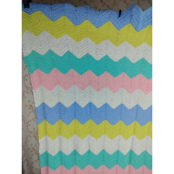 Chevron Multicolored Ripple Afghan Throw Blanket - Picture 14 of 16